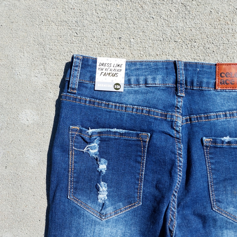 Celebrity Ace Distressed Bermuda Size 3 / 26 Brand New With Tags Kids Blue Jeans - Picture 5 of 6